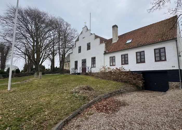 Skelby Praestegard Lej 1 *